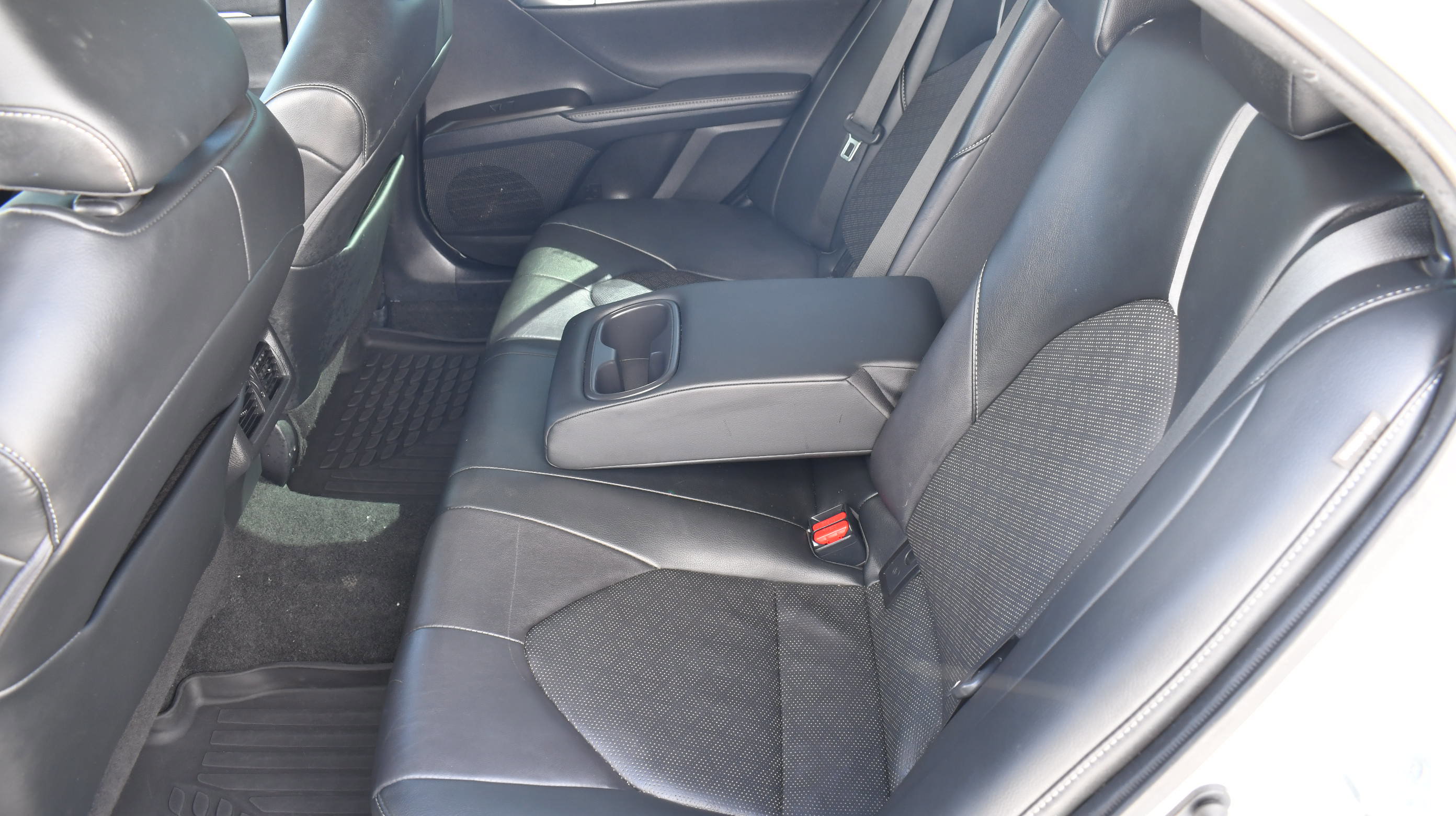 Used 2022 Toyota Camry XSE FWD image 24