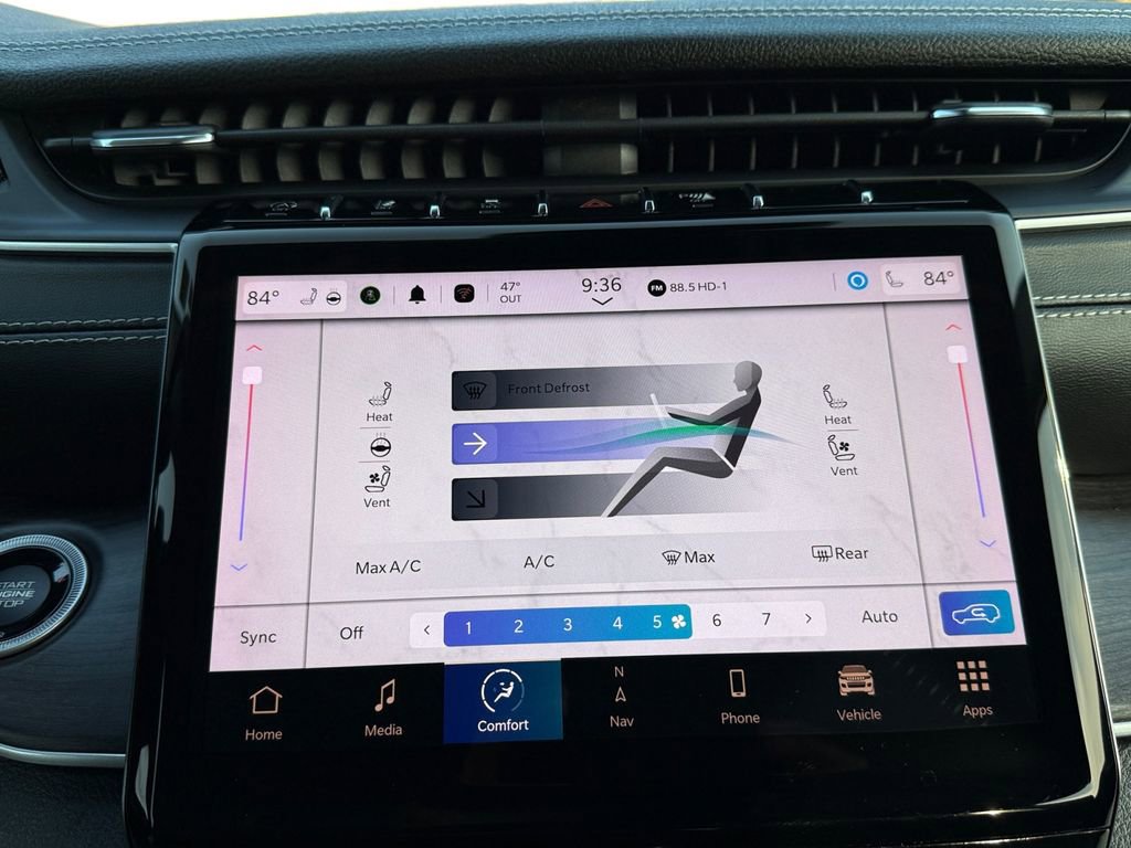 Used 2023 Jeep Grand Cherokee Limited w/ Luxury Tech Group II image 16