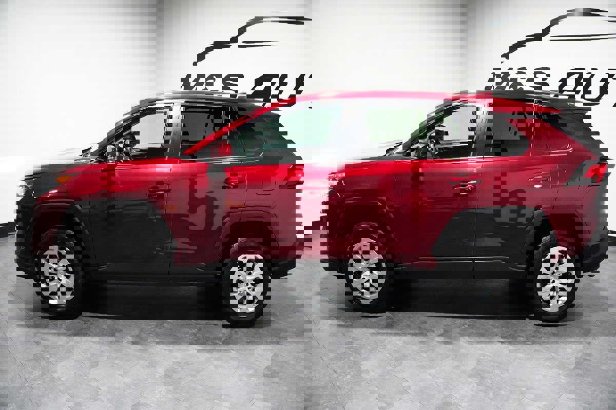 Used 2022 Toyota RAV4 LE image 3