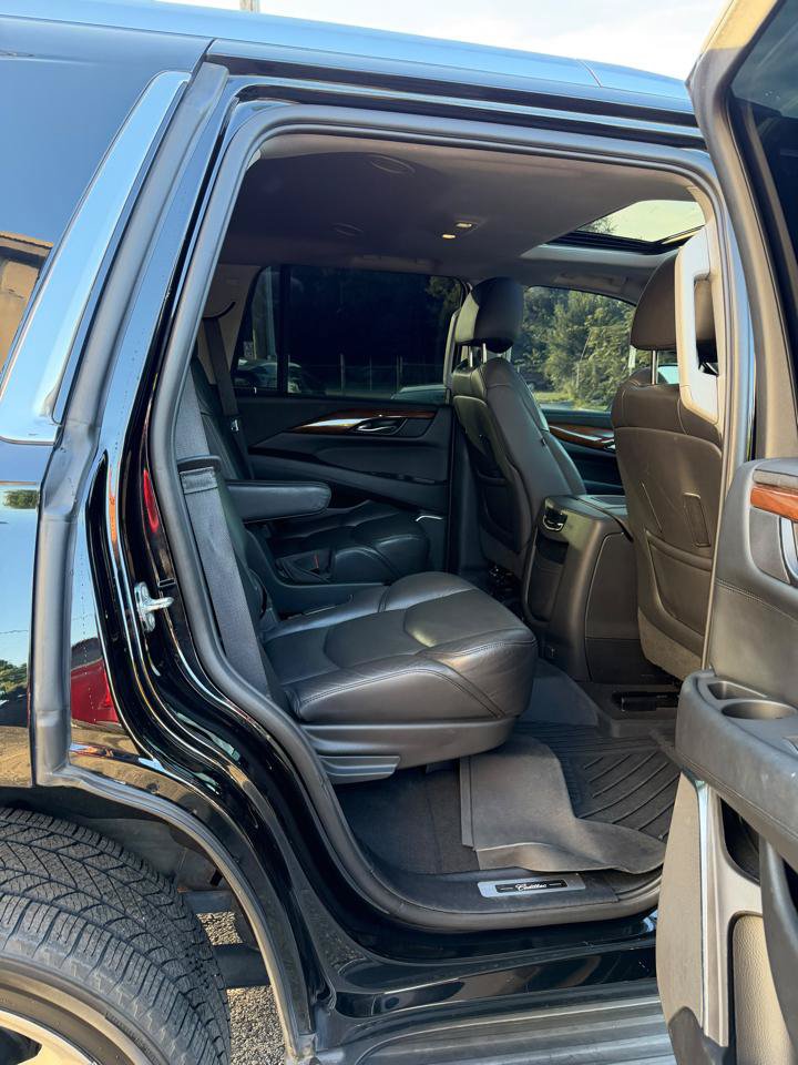 Used 2019 Cadillac Escalade Luxury AWD/4WD image 21