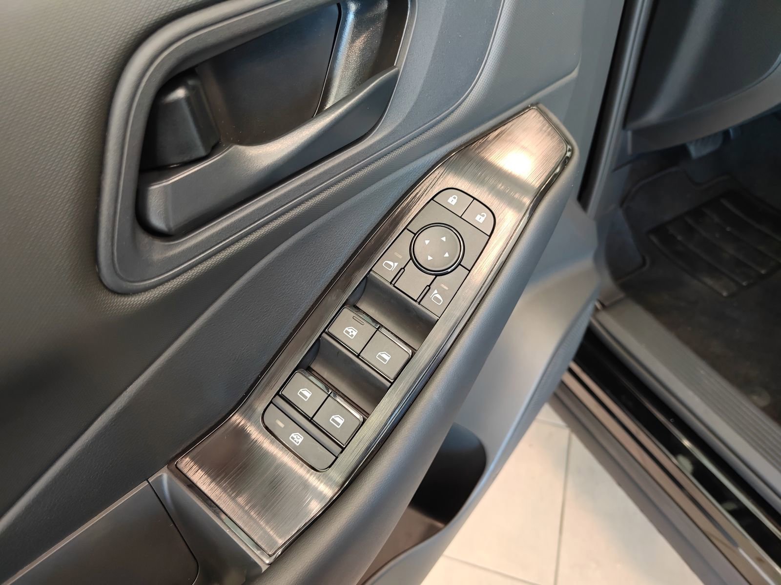 New 2026 Nissan Rogue S image 9