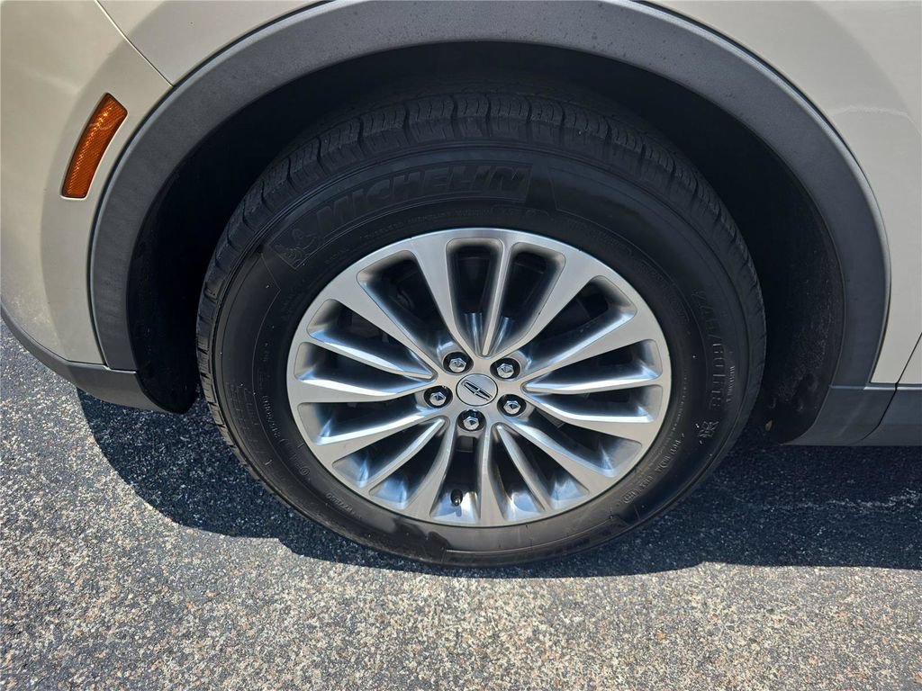 Used 2016 Lincoln MKX Select w/ Select Plus Package FWD image 9