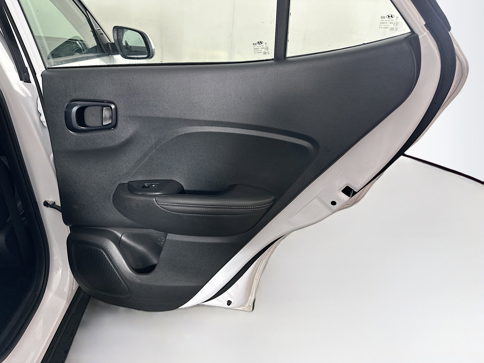 Used 2024 Hyundai Venue Limited image 30