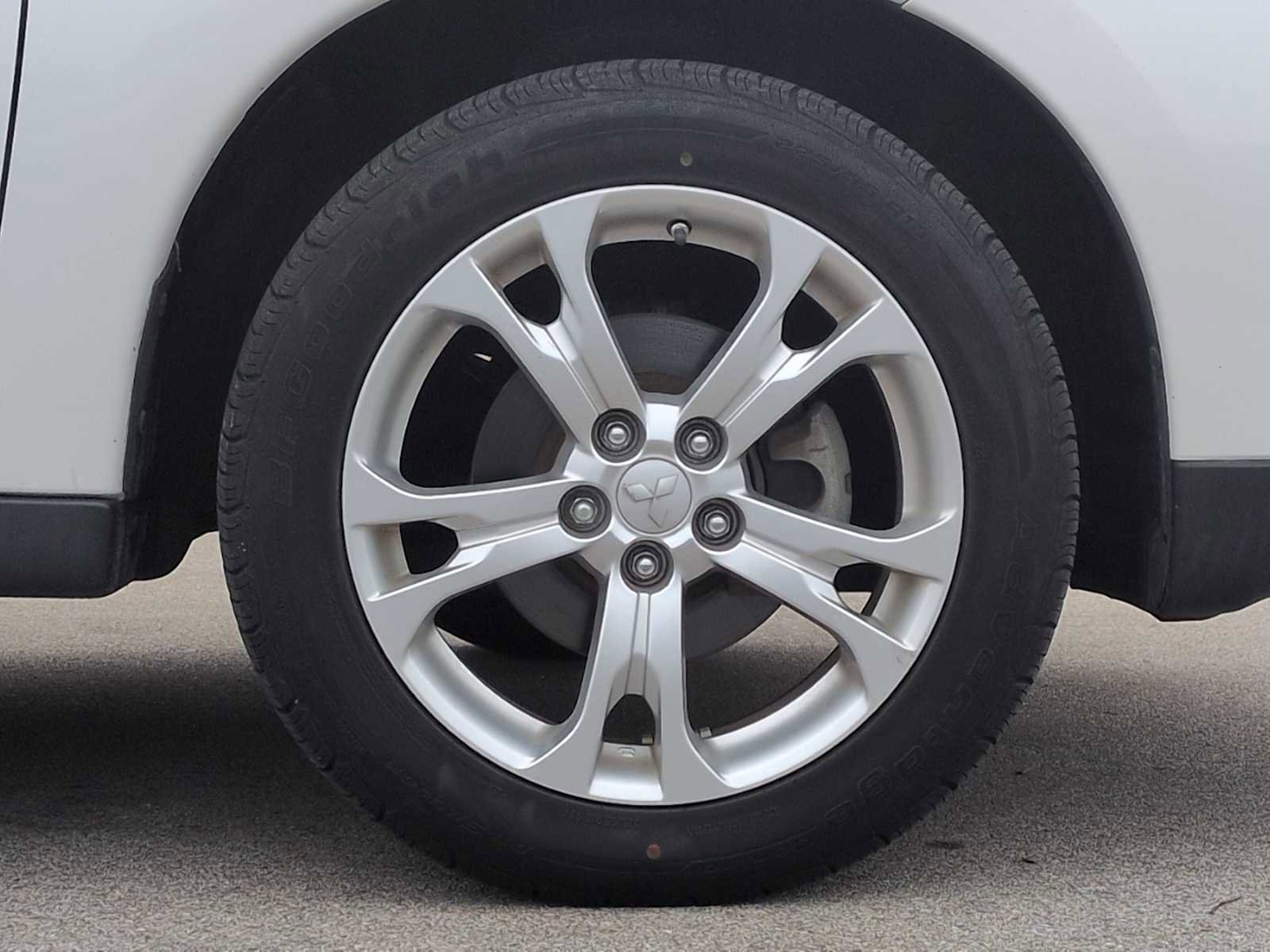 Used 2014 Mitsubishi Outlander SE image 14