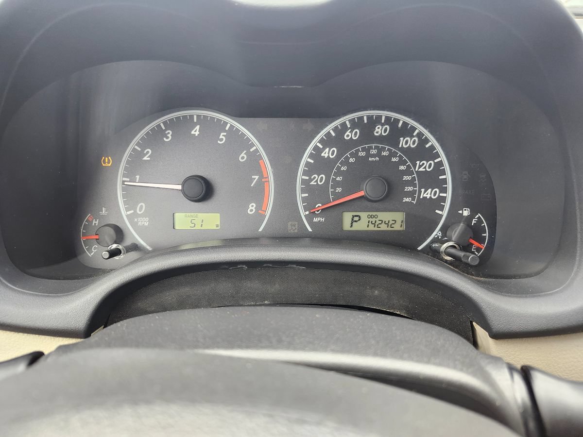 Used 2013 Toyota Corolla LE FWD image 25