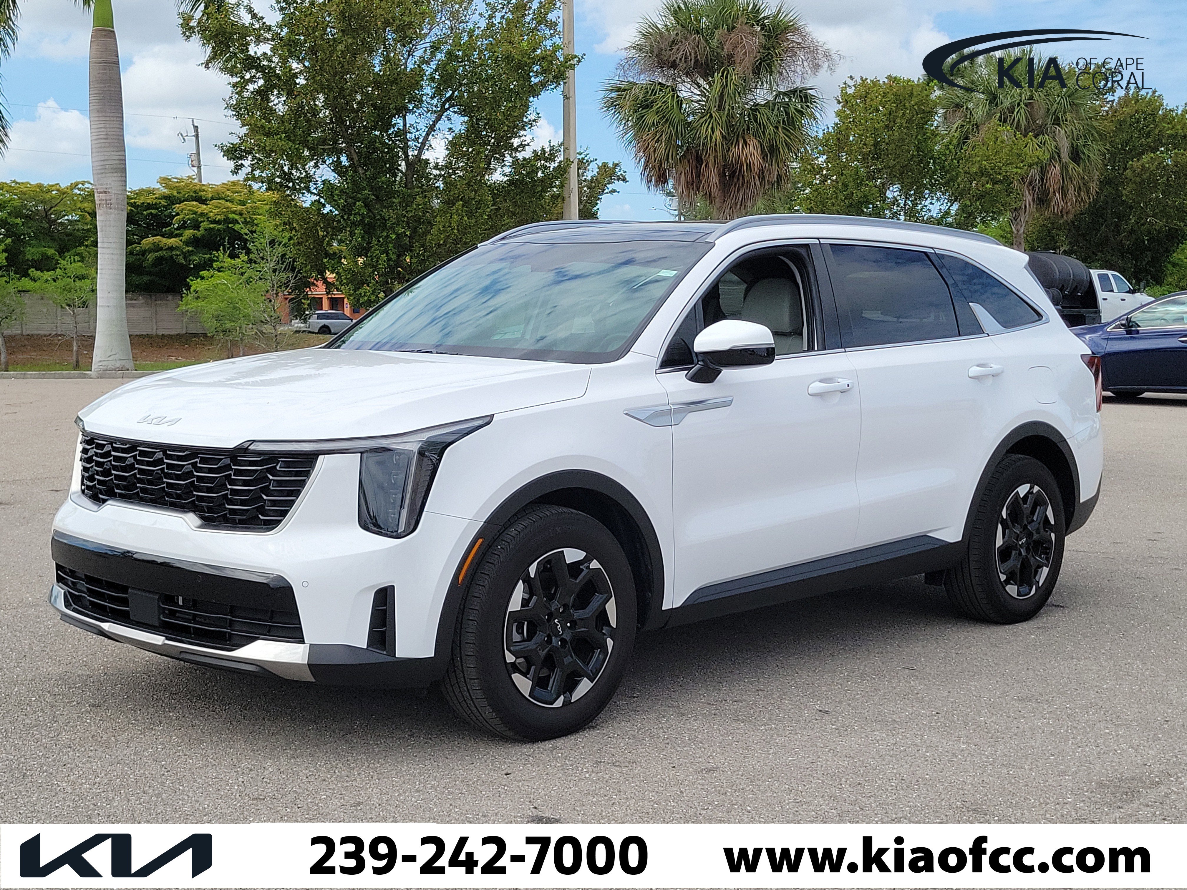 Used 2025 Kia Sorento S w/ Panoramic Sunroof Package FWD image 7