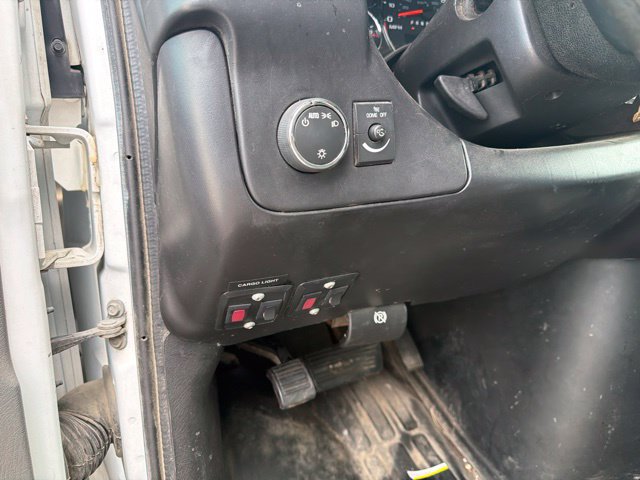 Used 2013 Chevrolet Express 4500 RWD image 15
