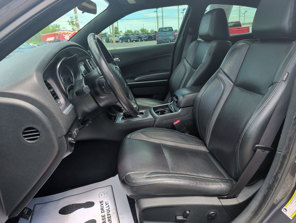 Used 2019 Dodge Charger SXT w/ Leather Interior Group RWD image 8