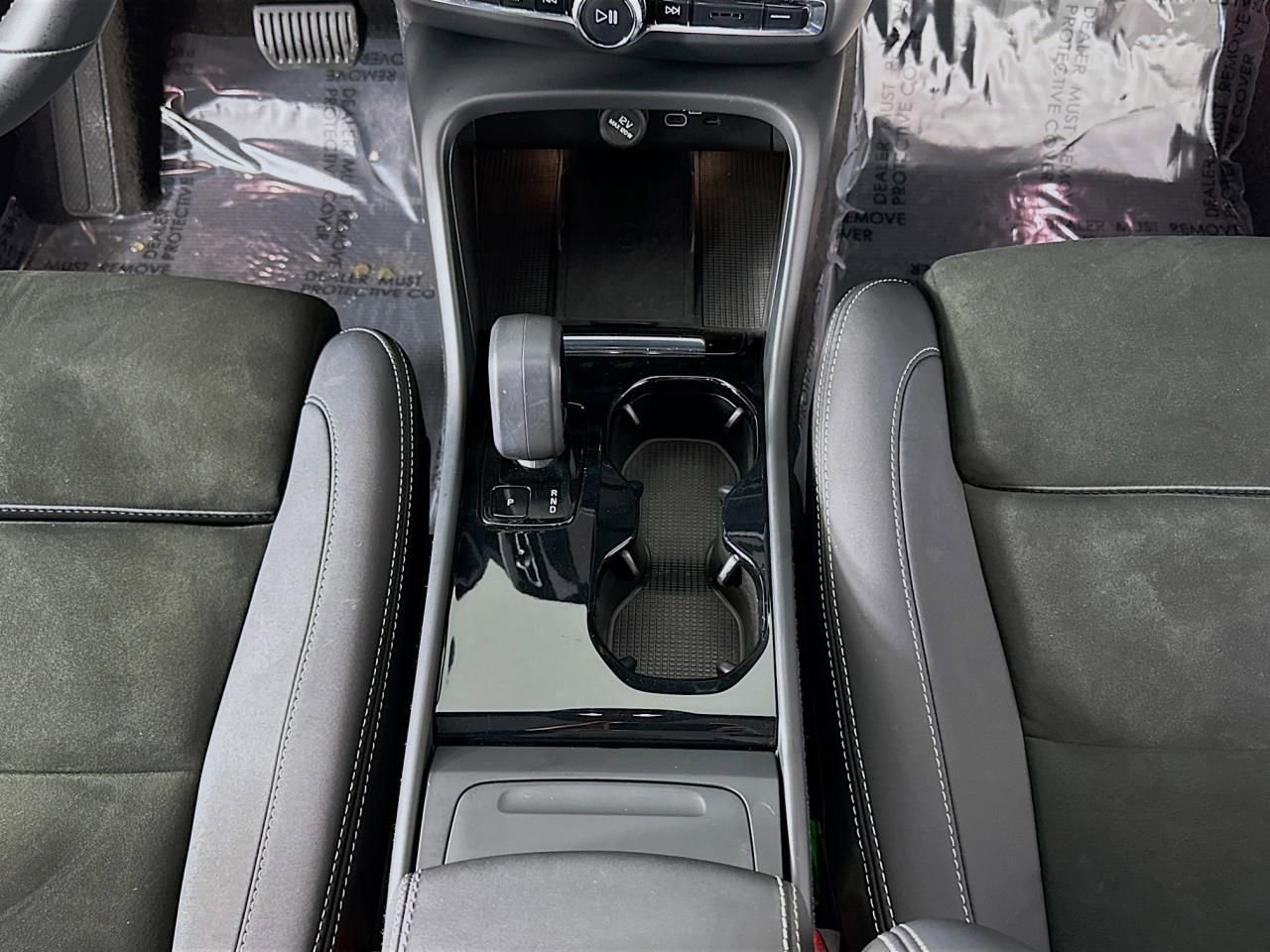 Used 2023 Volvo C40 P8 Recharge Ultimate image 31