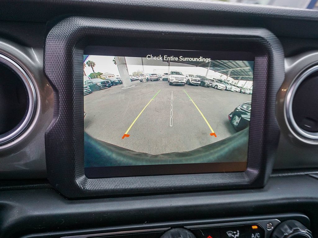 Used 2020 Jeep Wrangler Unlimited Sahara w/ Uconnect 4C Nav & Sound Group AWD/4WD image 24