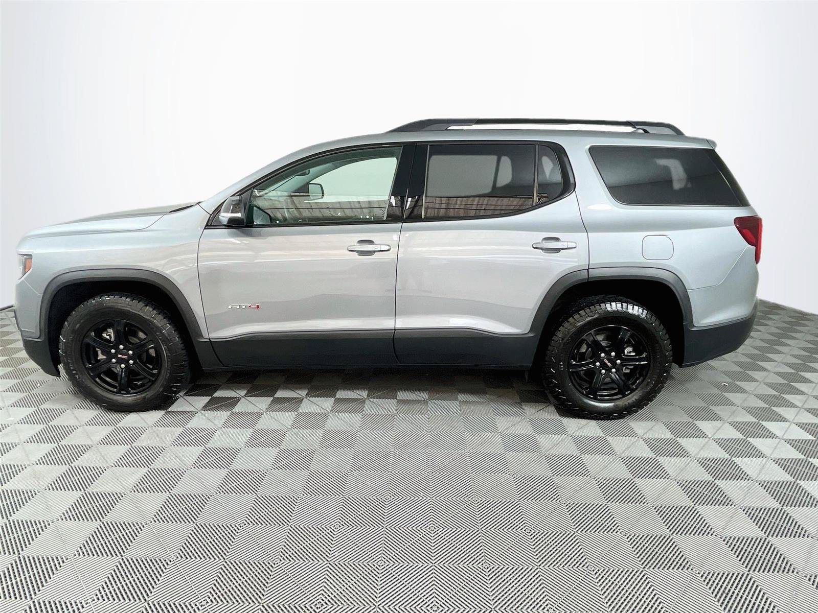 Used 2023 GMC Acadia AT4 w/ Technology Package AWD/4WD image 4