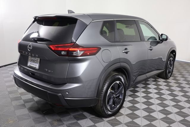 Used 2024 Nissan Rogue SV image 8