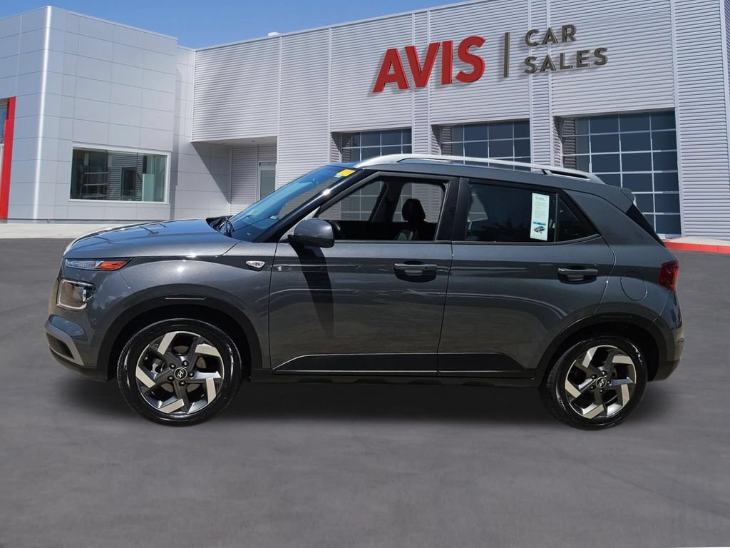 Used 2025 Hyundai Venue SEL FWD image 2