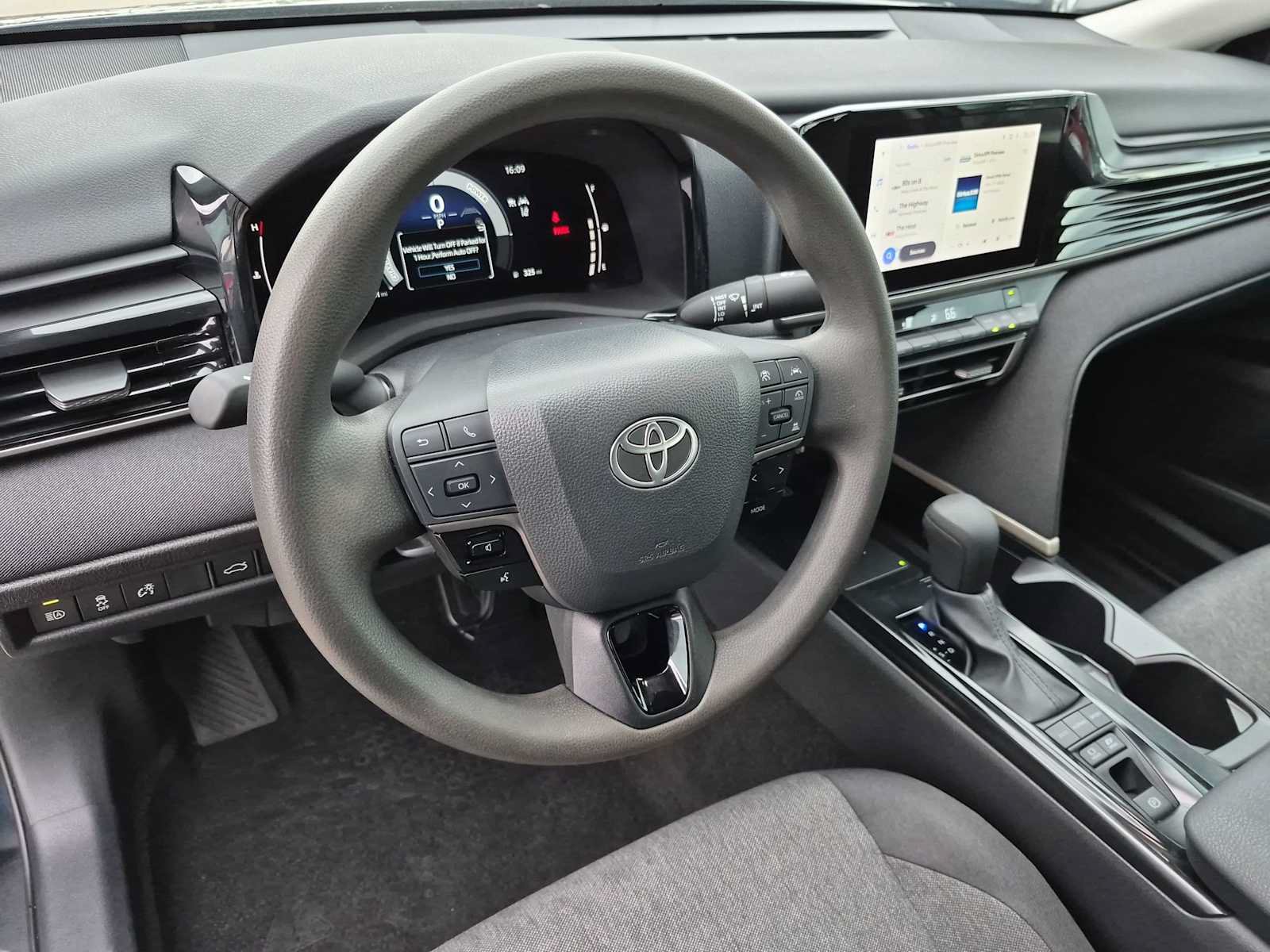Used 2025 Toyota Camry LE w/ Convenience Package FWD image 2