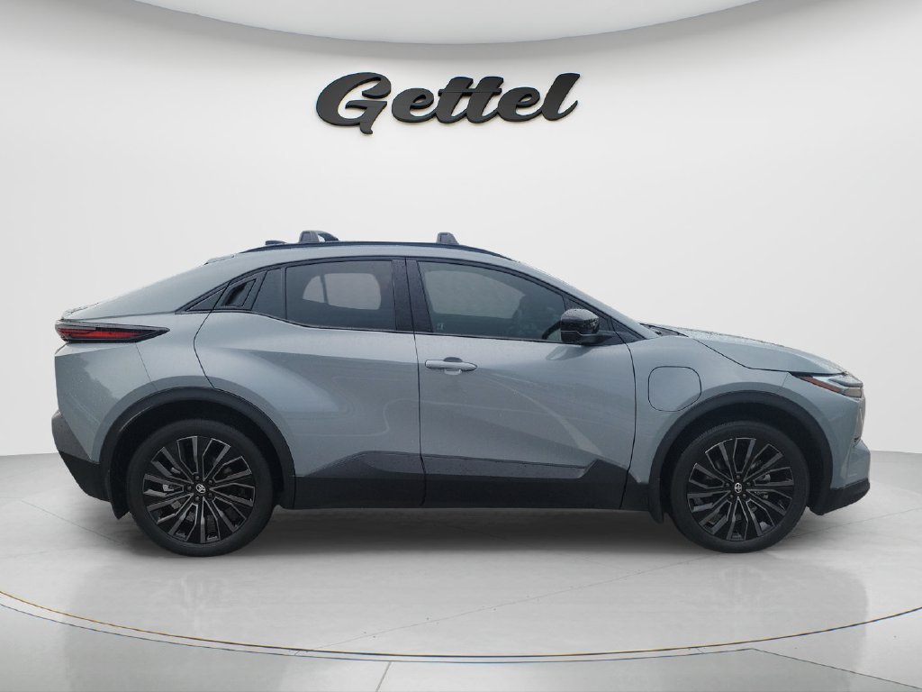 Used 2026 Toyota C-HR AWD/4WD image 4