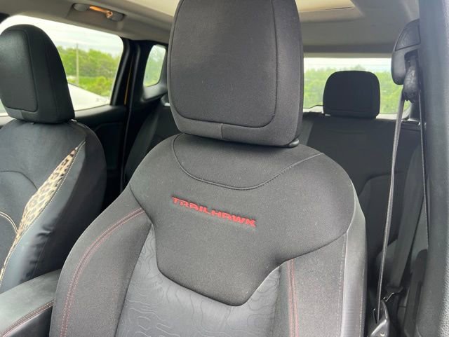 Used 2019 Jeep Renegade Trailhawk w/ LED Lighting Group AWD/4WD image 9