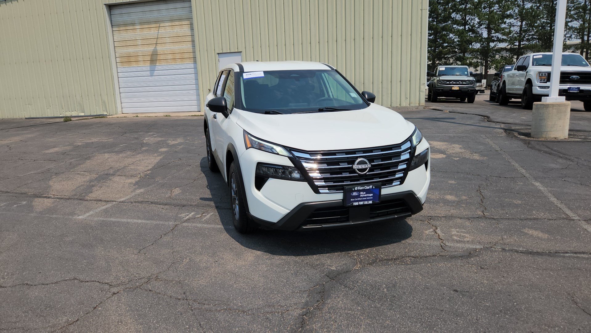 Used 2024 Nissan Rogue S AWD/4WD image 14