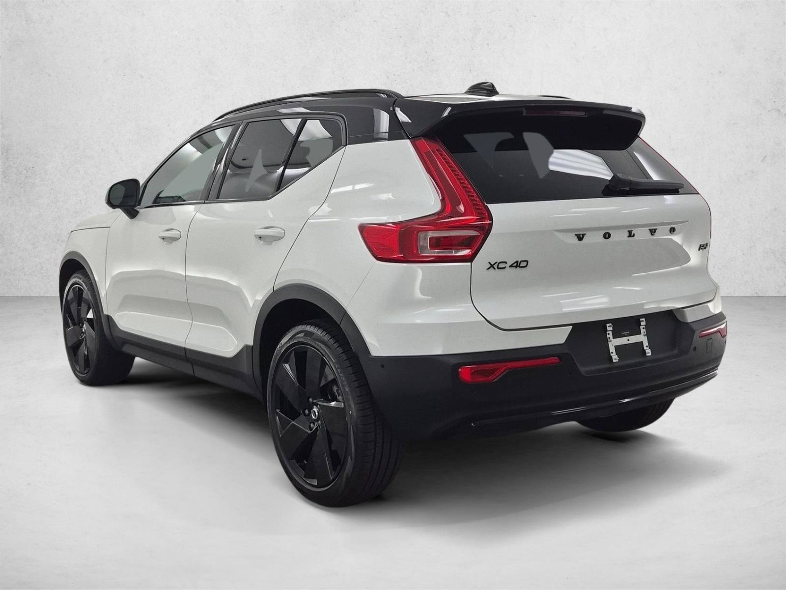 Used 2026 Volvo XC40 B5 Ultra AWD/4WD image 3
