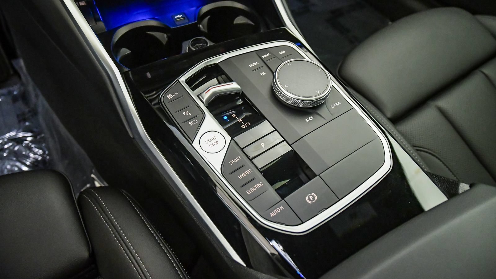 Certified 2024 BMW 330e w/ Premium Package RWD image 19