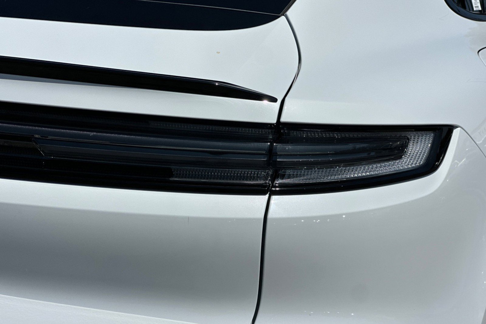 Certified 2024 Porsche Cayenne Coupe AWD/4WD image 28