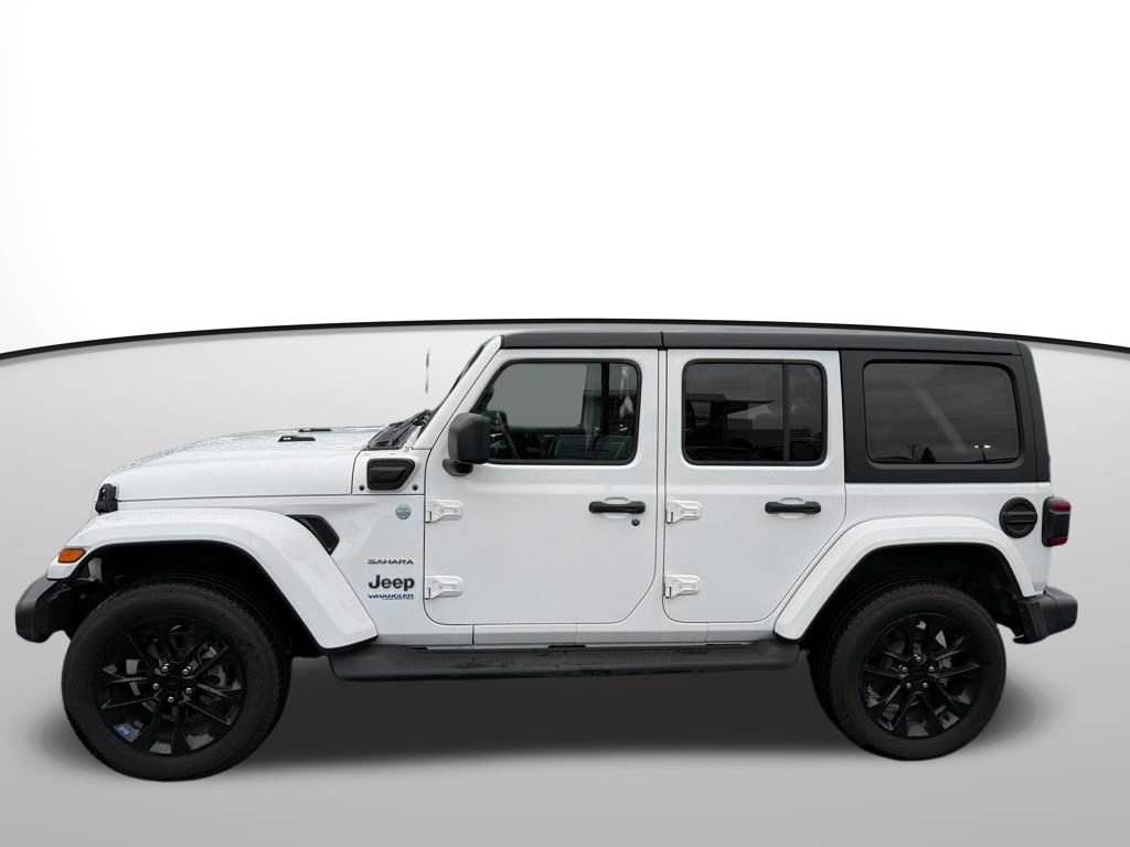 Used 2022 Jeep Wrangler Unlimited Sahara w/ Cold Weather Group image 8