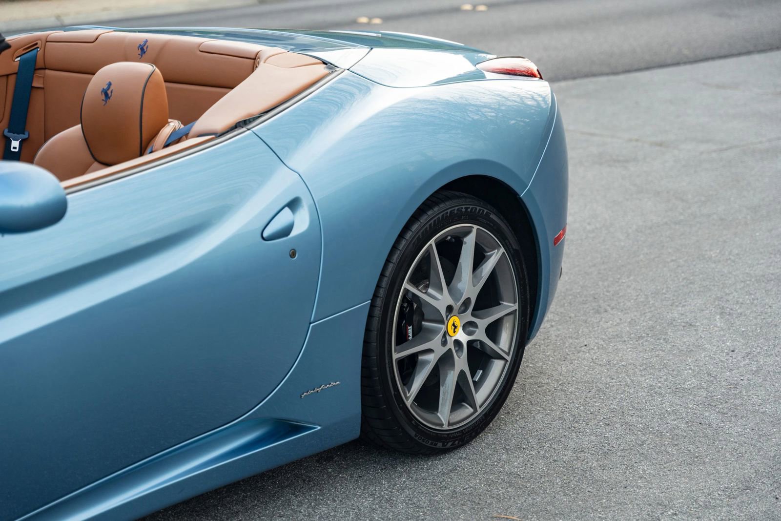 Used 2010 Ferrari California RWD image 68