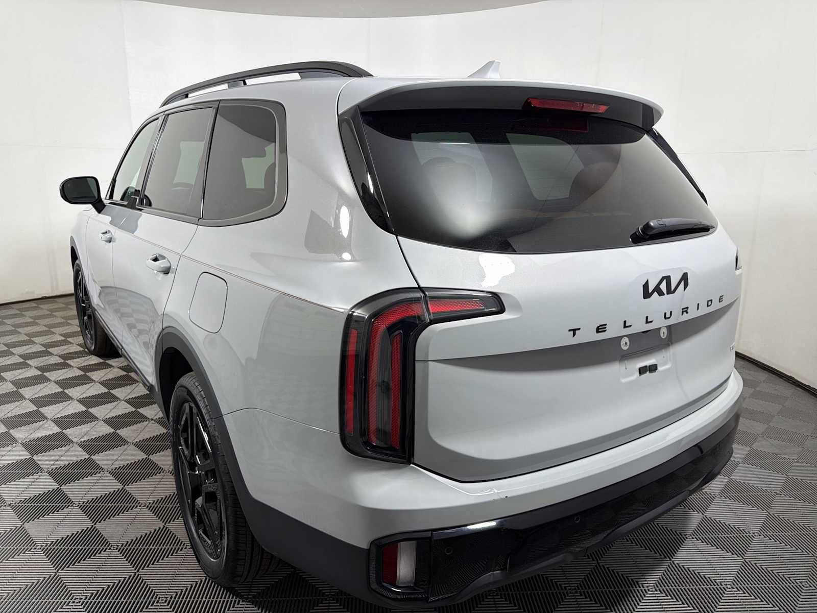 Used 2025 Kia Telluride EX X-Line AWD/4WD image 5