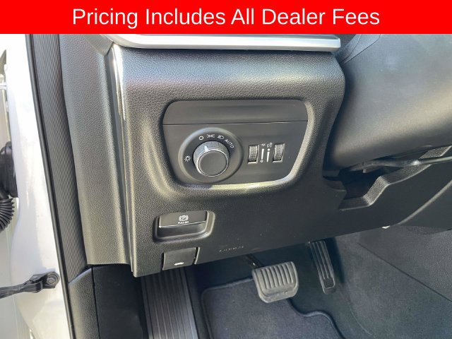 Used 2025 Jeep Grand Cherokee L Laredo AWD/4WD image 24