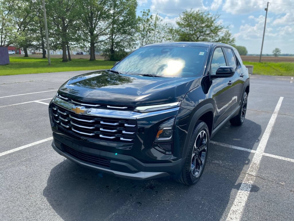 New 2026 Chevrolet Equinox LT w/ Convenience Package II AWD/4WD image 3