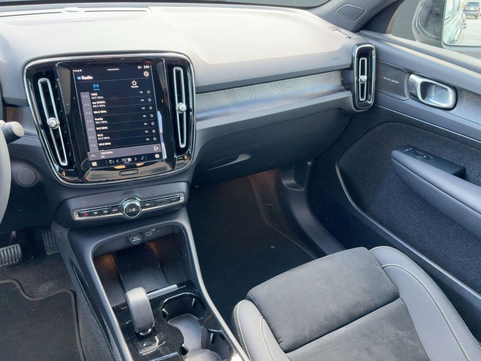 Certified 2025 Volvo EC40 Ultra image 21