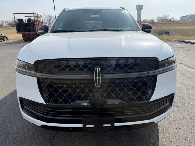 Used 2026 Lincoln Navigator Reserve w/ Jet Appearance Package image 2