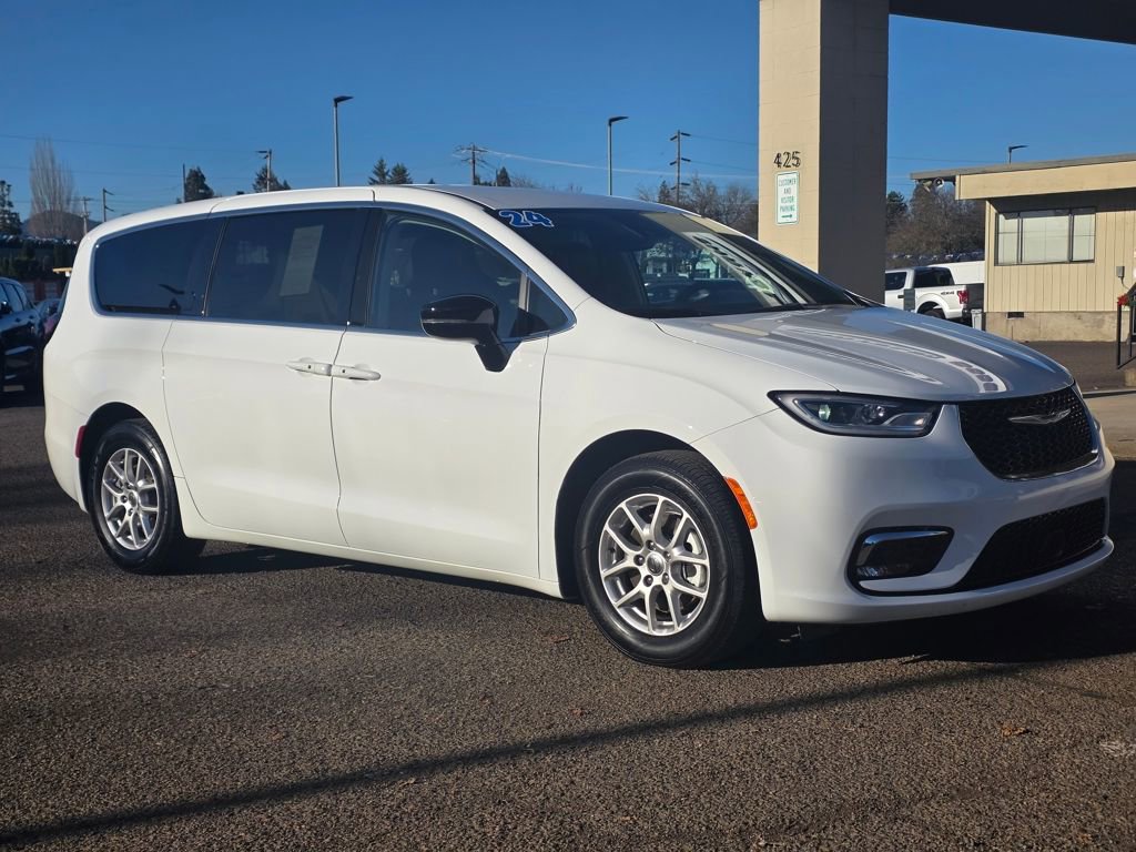 Used 2024 Chrysler Pacifica Touring-L FWD image 31