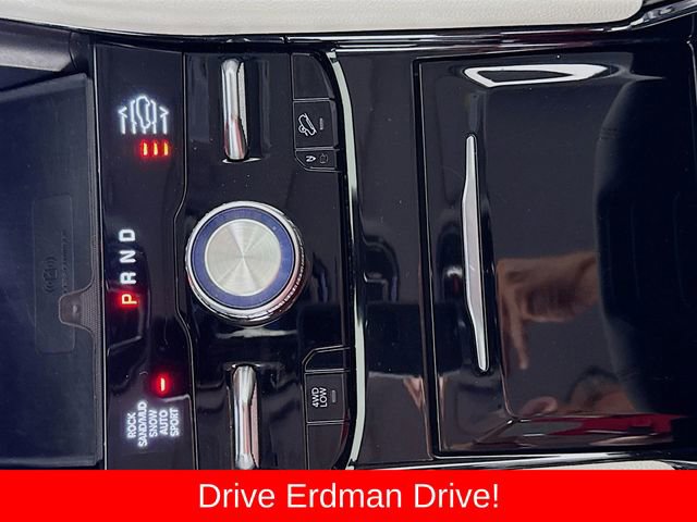 Used 2023 Jeep Grand Cherokee Overland w/ Adv Protech Group III AWD/4WD image 19