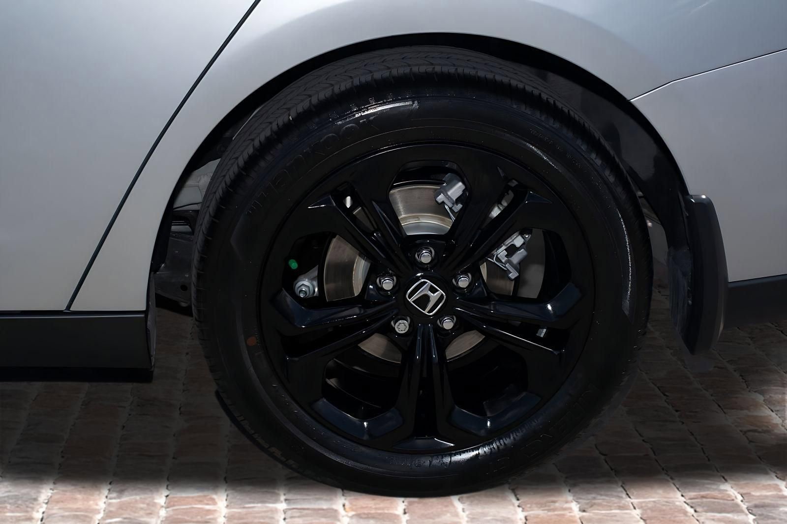 Certified 2025 Honda Accord SE image 38