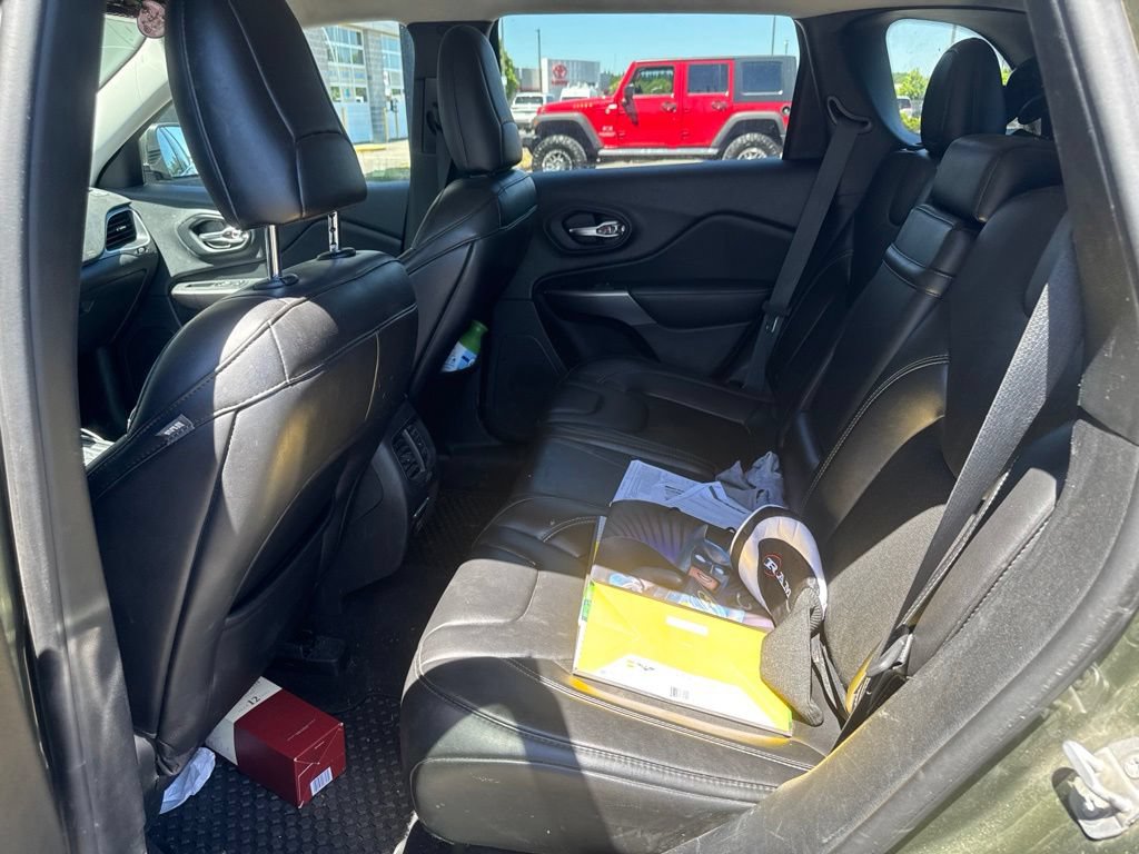 Used 2019 Jeep Cherokee Latitude Plus w/ Comfort/Convenience Group AWD/4WD image 13