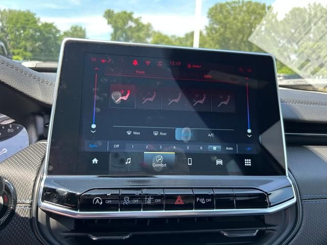 New 2025 Jeep Compass Limited w/ Sun & Sound Group image 17