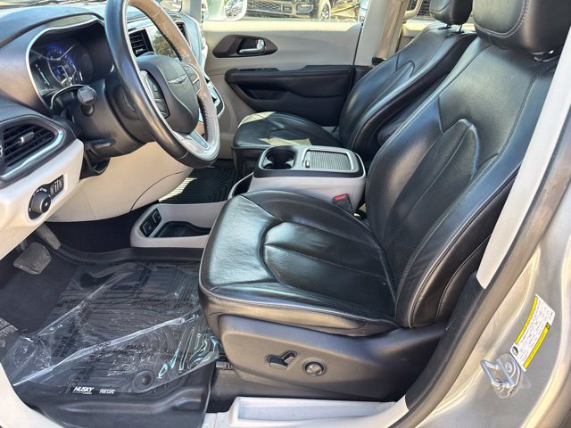 Used 2020 Chrysler Pacifica Limited FWD image 15