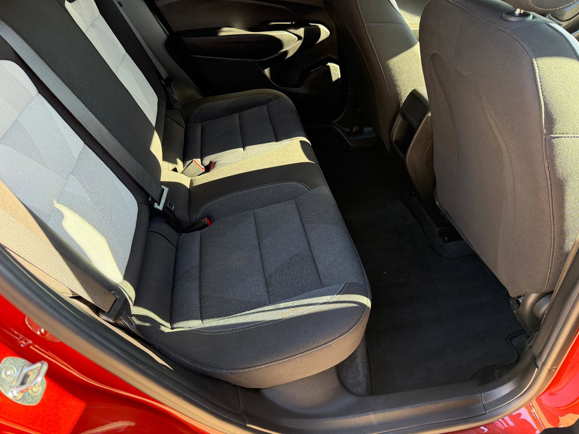 Used 2024 Chevrolet Trax LS w/ LS Convenience Package FWD image 25