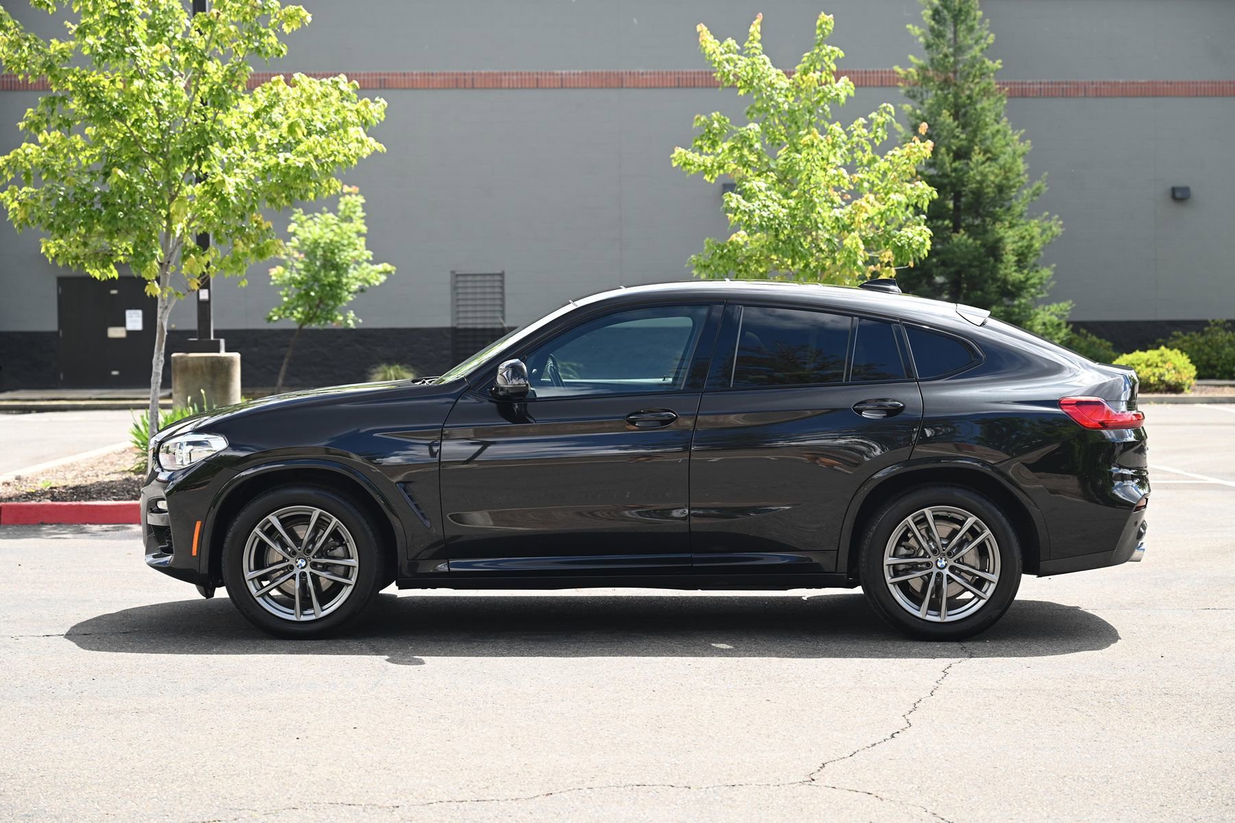 Used 2019 BMW X4 xDrive30i w/ M Sport Package 2 AWD/4WD image 4