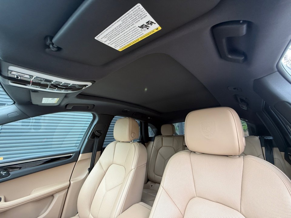 Certified 2025 Porsche Macan image 19
