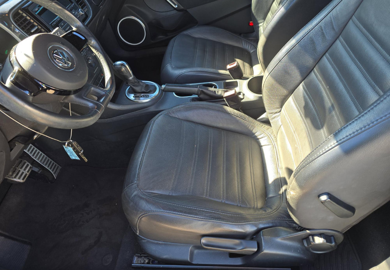 Used 2012 Volkswagen Beetle 2.0T image 10