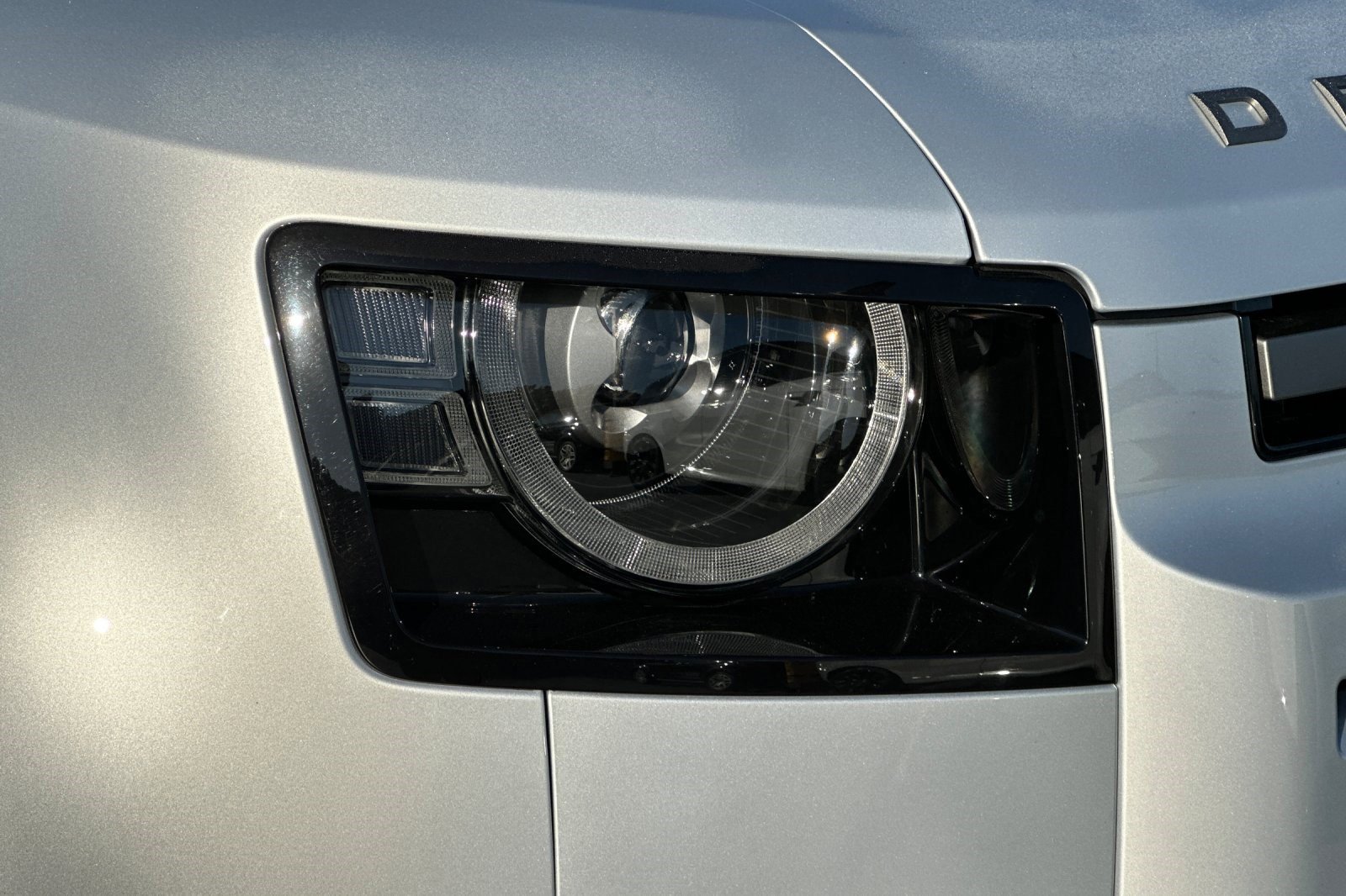 Used 2023 Land Rover Defender 130 X-Dynamic SE image 12