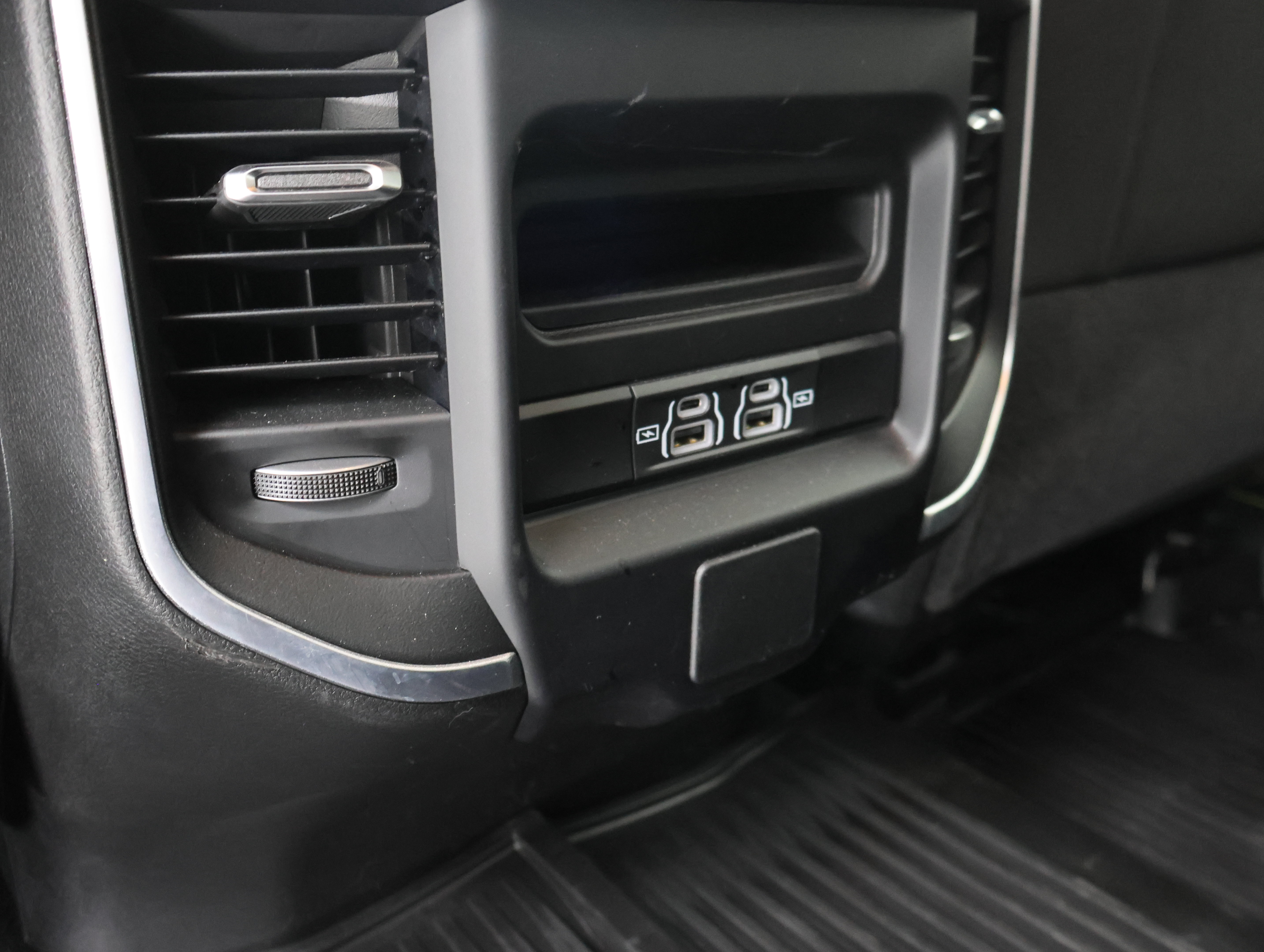 Used 2024 RAM 2500 Big Horn w/ Night Edition AWD/4WD image 36