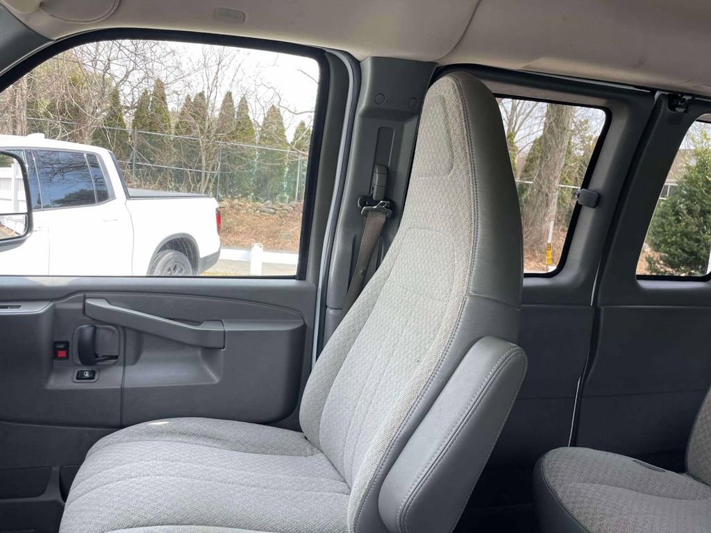 Used 2020 Chevrolet Express 3500 LT w/ LT Preferred Equipment Group image 27