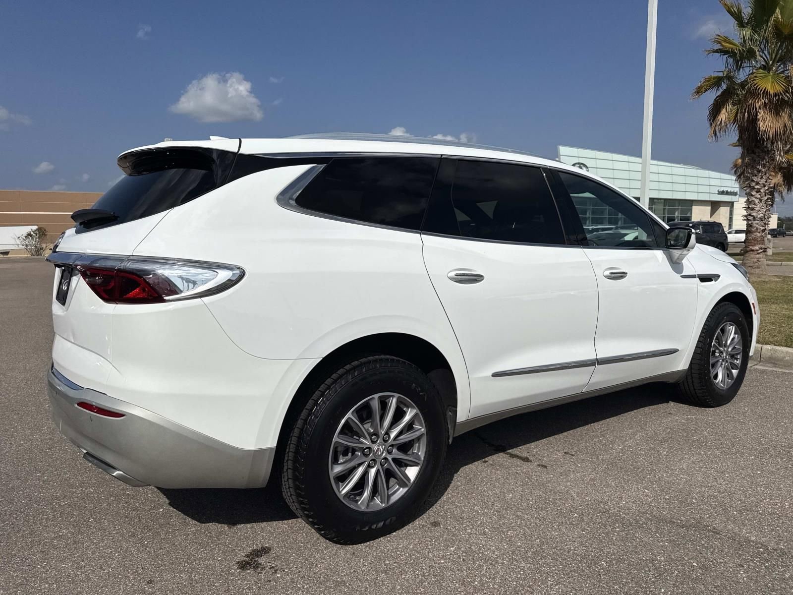 Used 2024 Buick Enclave Premium image 5