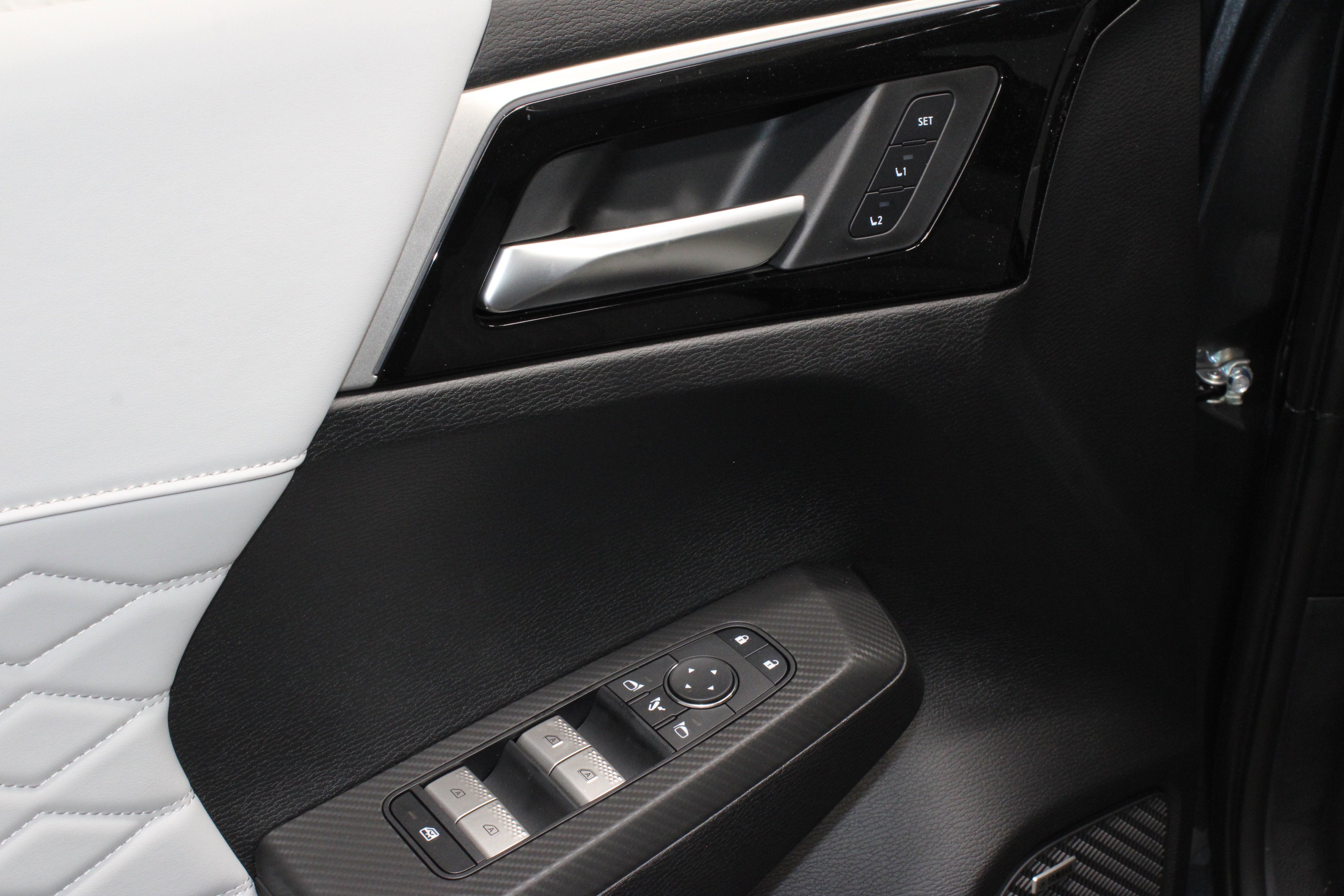 New 2025 Mitsubishi Outlander SEL image 15