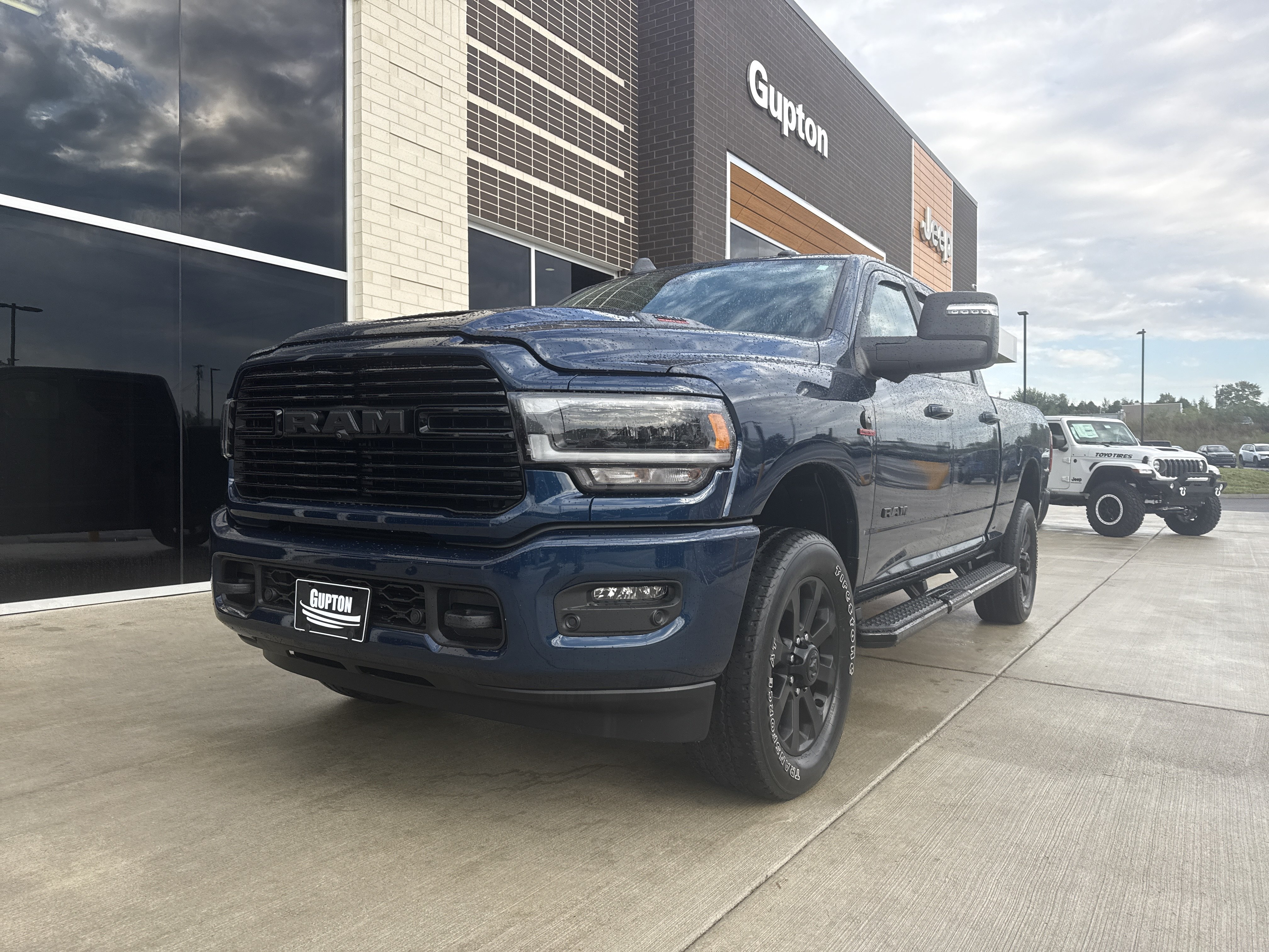 Used 2023 RAM 2500 Laramie w/ Night Edition AWD/4WD image 9