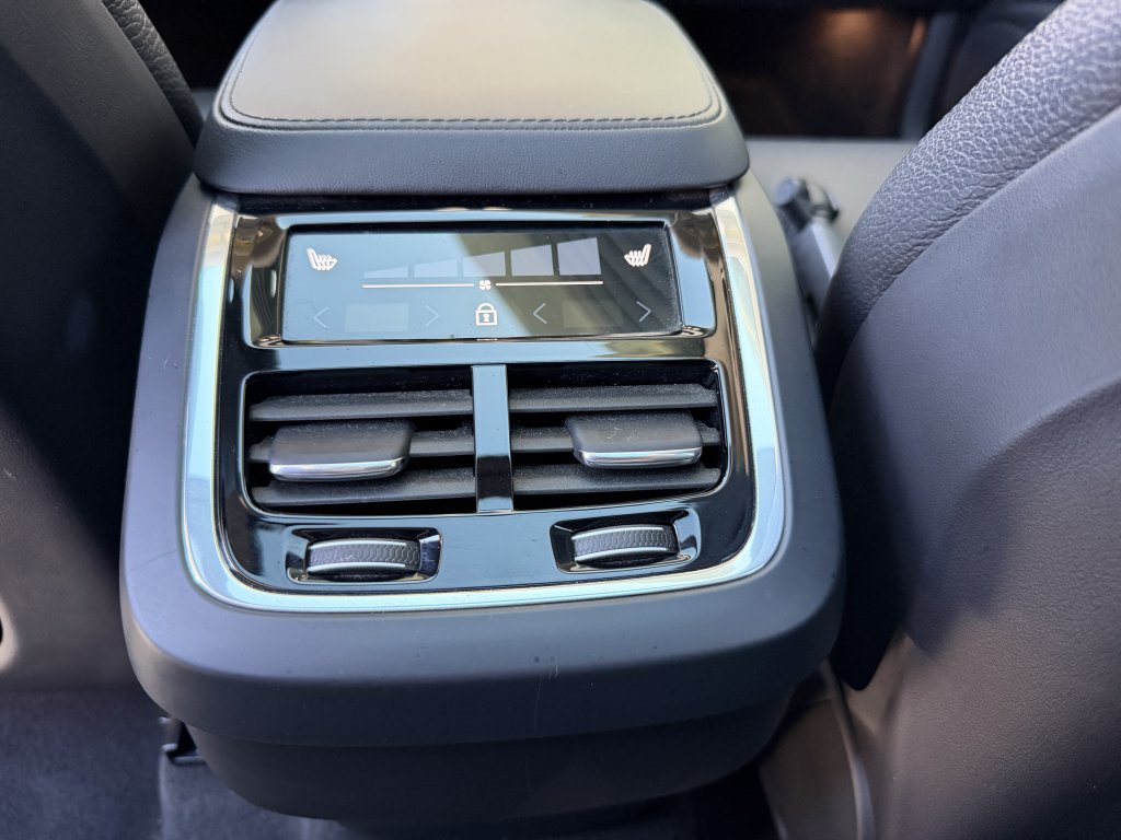 Used 2023 Volvo XC90 B6 Plus w/ Protection Package Premier AWD/4WD image 37