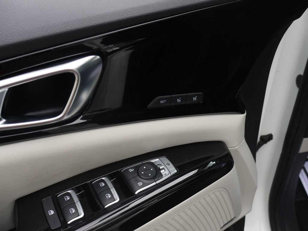 Certified 2024 Kia Carnival SX Prestige FWD image 15