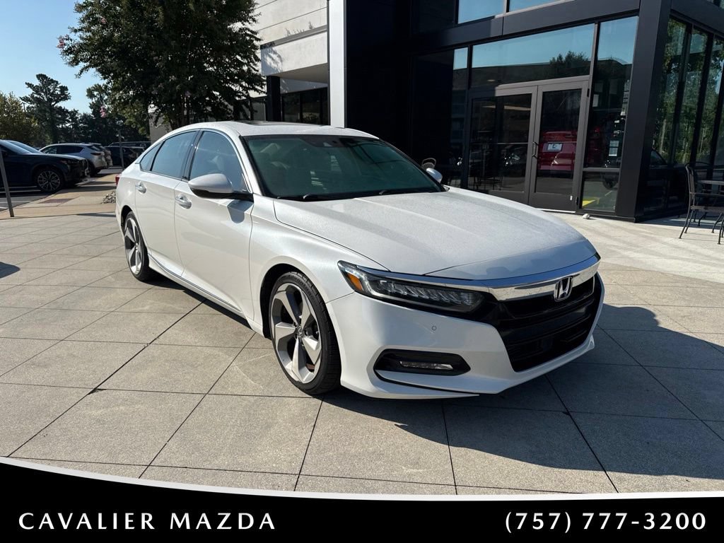 Used 2018 Honda Accord Touring image 1
